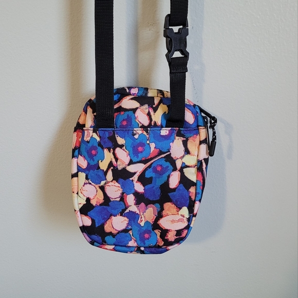 SOLD Herschel Cruz Floral Print 0.5 L Bag - Picture 4 of 7